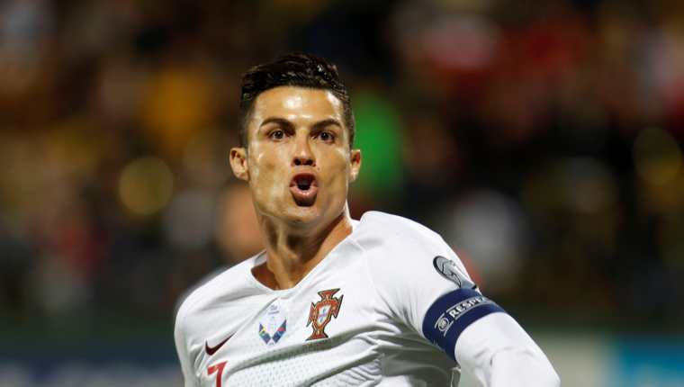 El delantero portugués Cristiano Ronaldo se ha convertido en una máquina de hacer goles para su selección. (Foto Prensa Libre: EFE)