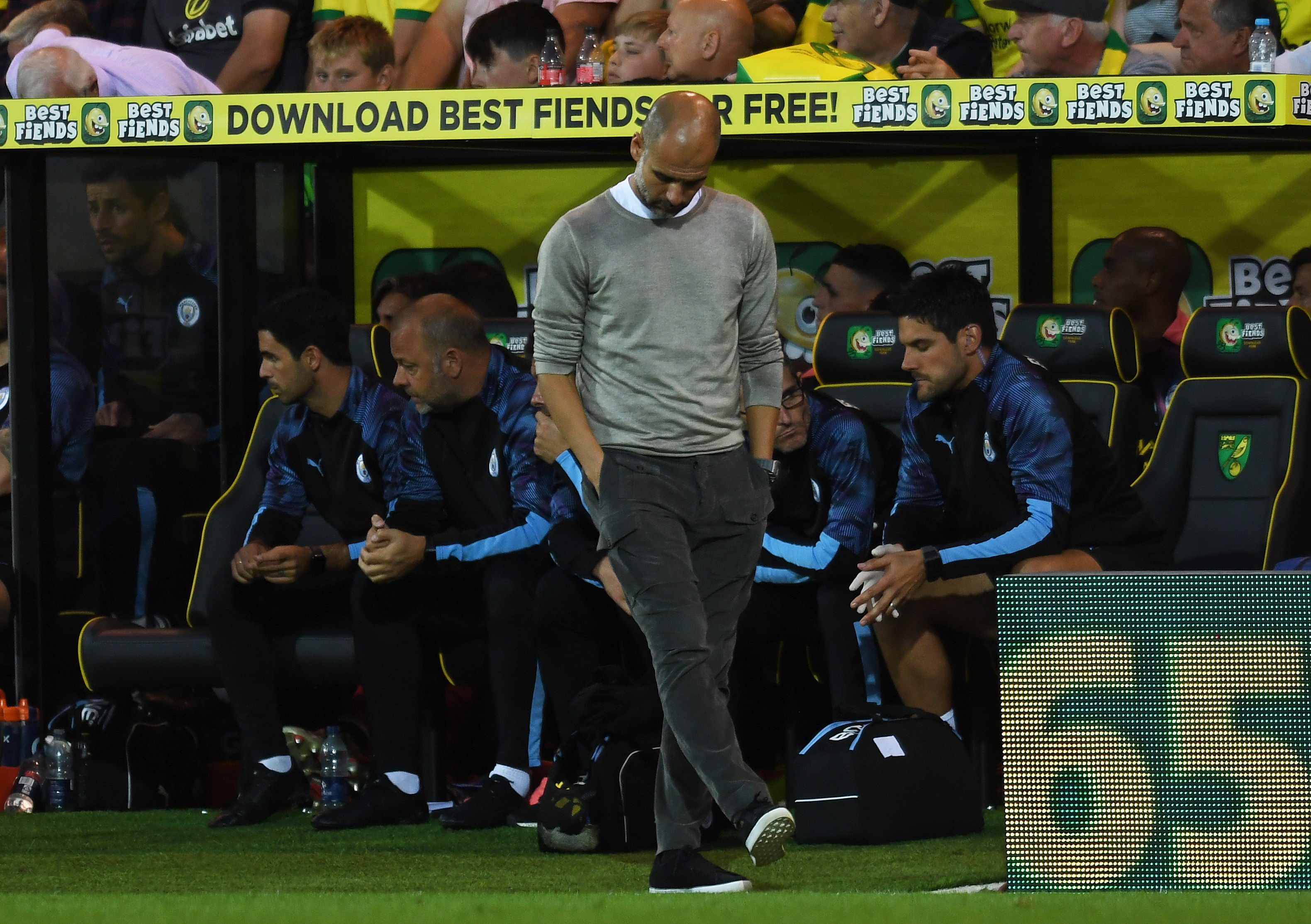 El entrenador español Pep Guardiola sufrió la derrota frente al Norwich. (Foto Prensa Libre: EFE)