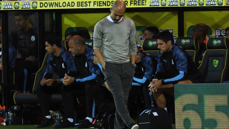 El entrenador español Pep Guardiola sufrió la derrota frente al Norwich. (Foto Prensa Libre: EFE)