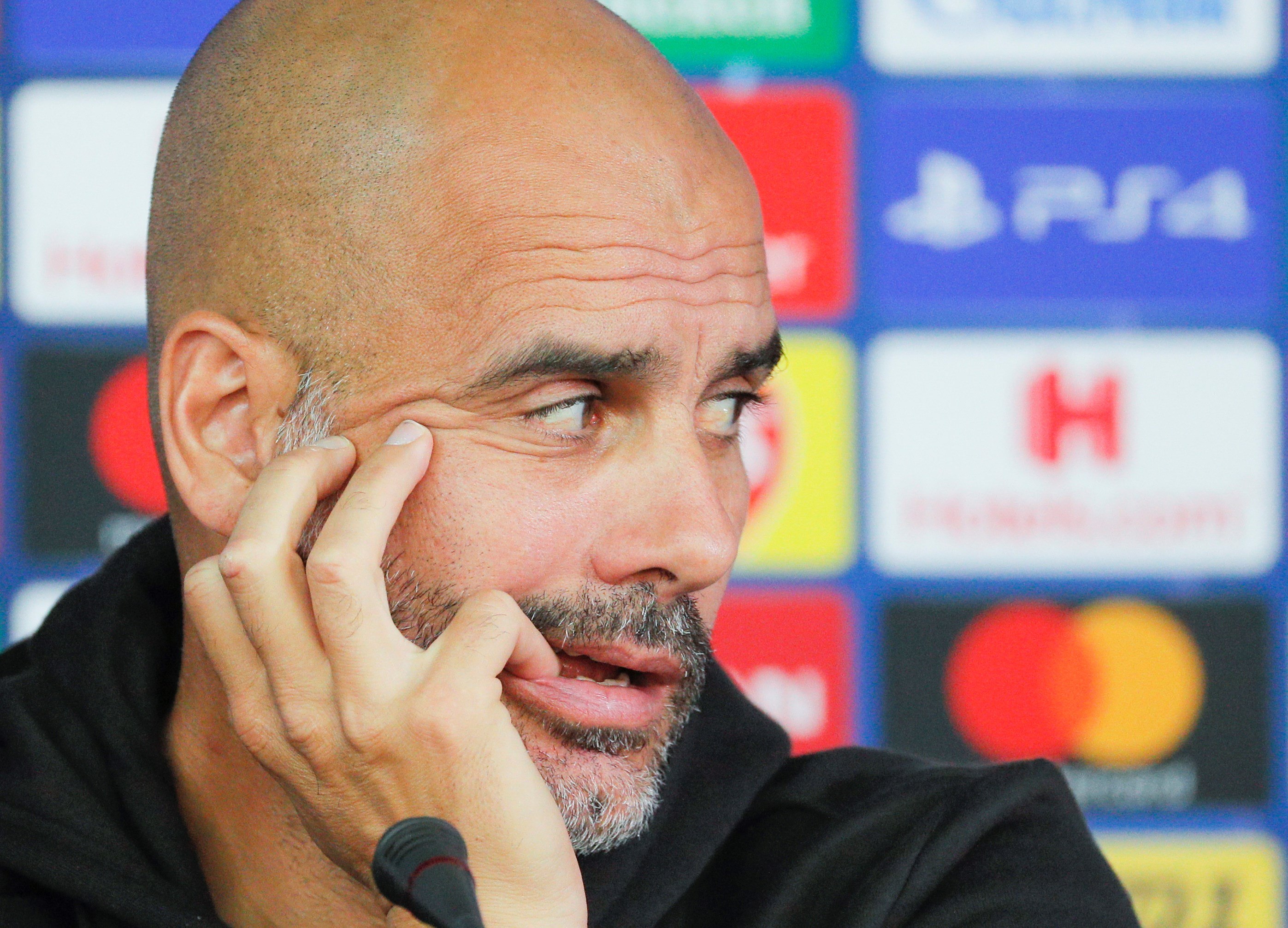 El entrenador español del Manchester City, Pep Guardiola, hizo algunas reflexiones obre el conflicto bélico entre Rusia y Ucrania y que ha afectado a personas inocentes. Foto Prensa Libre: EFE