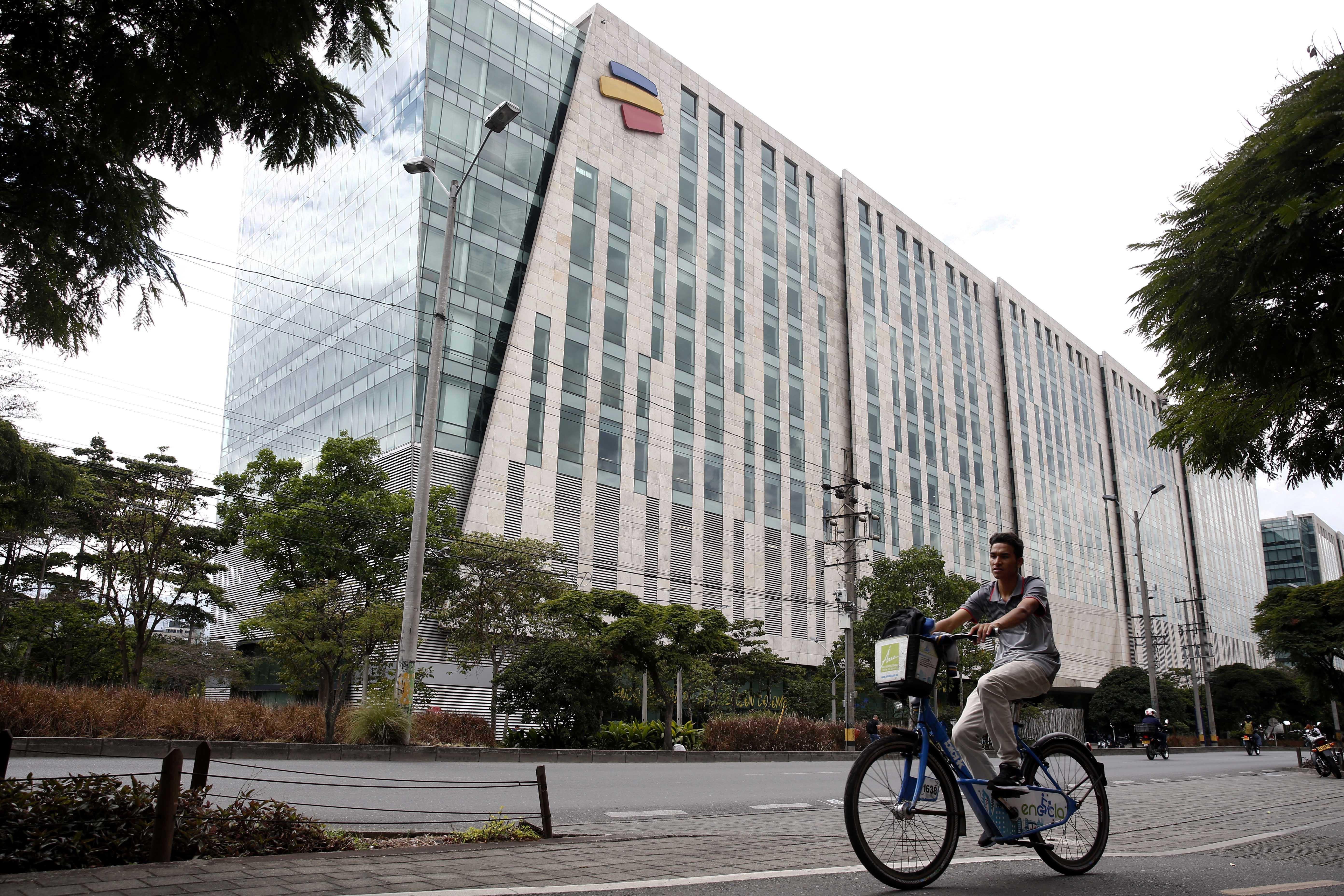 El grupo Bancolombia realizó una inversión al adquirir el 100% de acciones del grupo propietario del BAM de Guatemala. (Foto Prensa Libre: EFE)