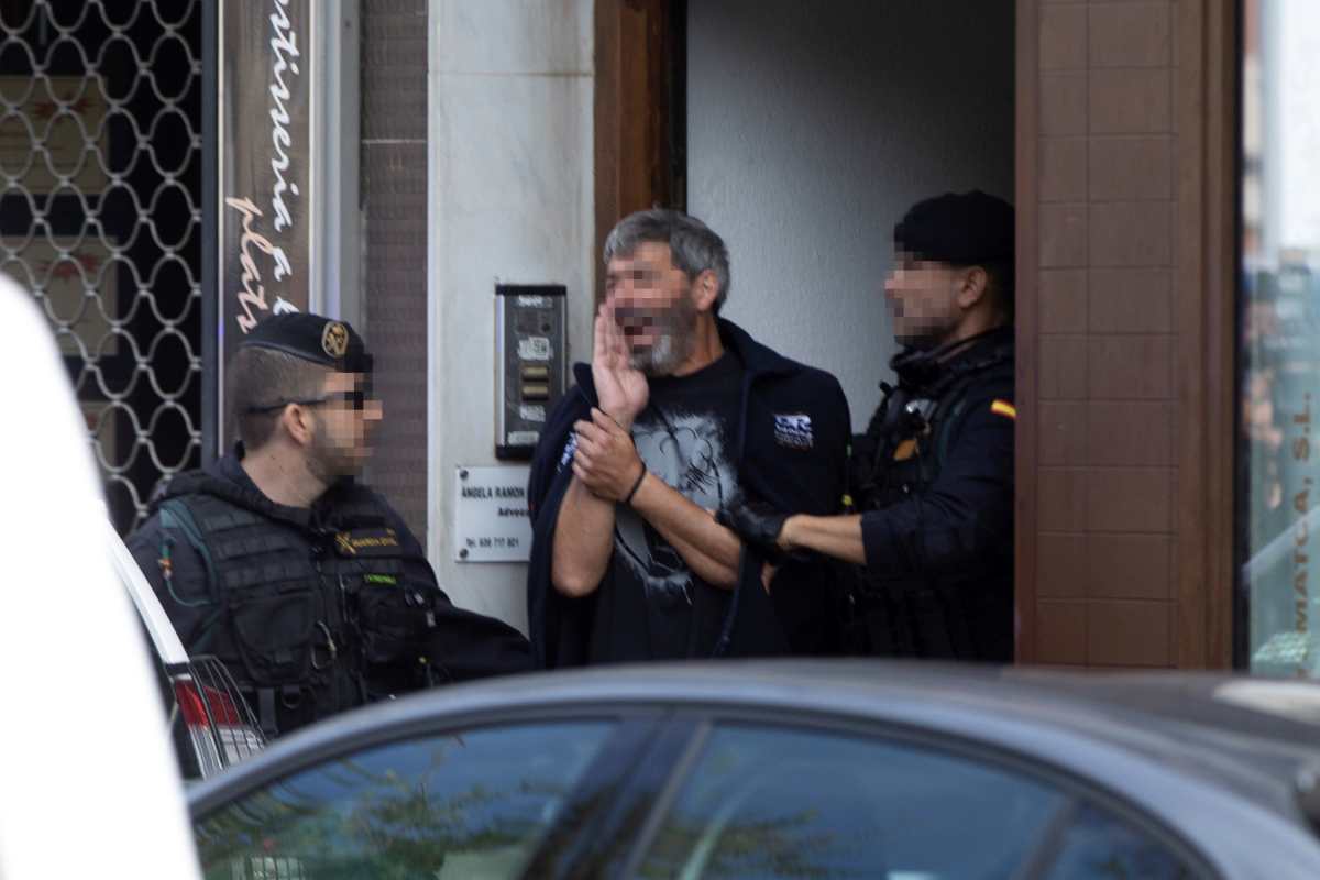La Guardia Civil de España detiene a nueve personas por planear actos violentos