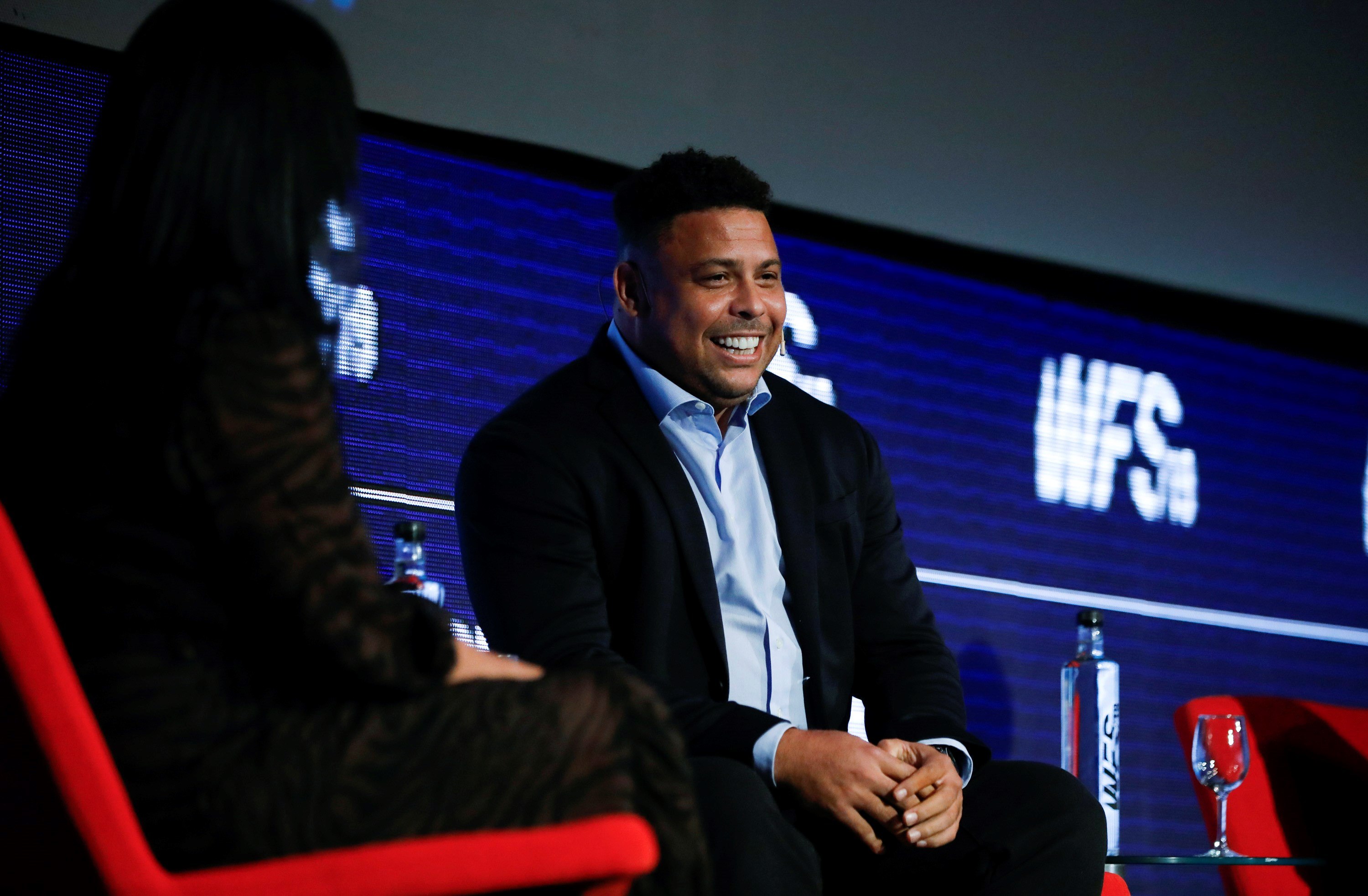 El exjugador de FC Barcelona y Real Madrid y actual presidente del Real Valladolid, Ronaldo Nazario Lima, en la jornada de clausura del Congreso Mundial del Fútbol (World Football Summit), celebrado en Madrid en 2019. (Foto Prensa Libre: EFE)