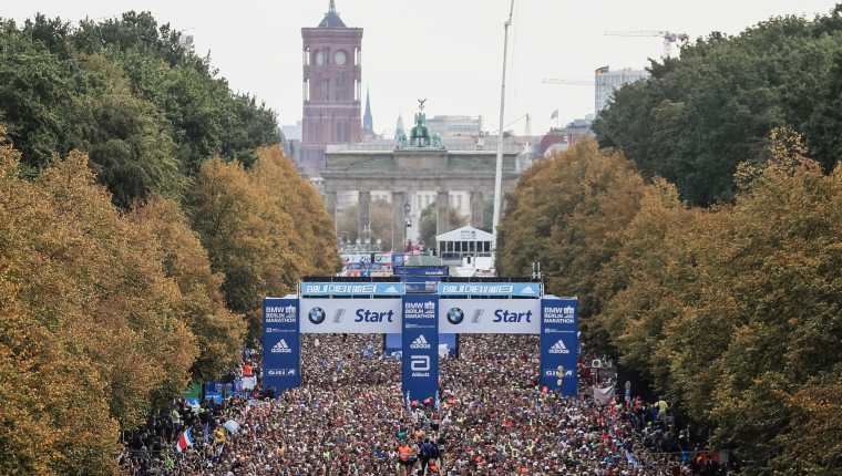 Cerca de 47 mil corredores de diversos países participaron en 2019 en el maratón de Berlín, Alemania. Foto Prensa Libre: EFE.