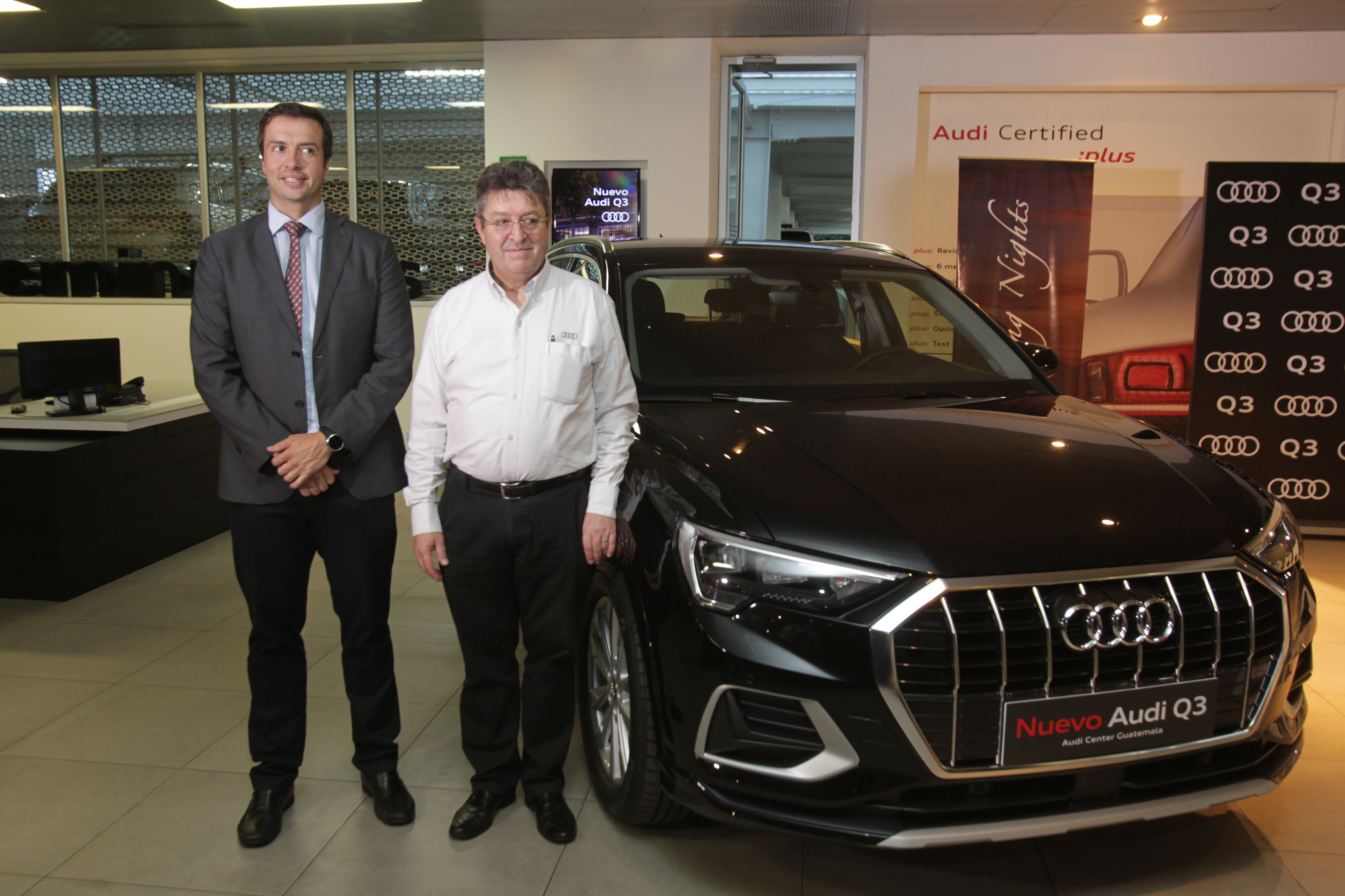 Directivos de Audi Center Guatemala presentaron el nuevo Audi Q3. (Foto Prensa Libre: Norvin Mendoza)