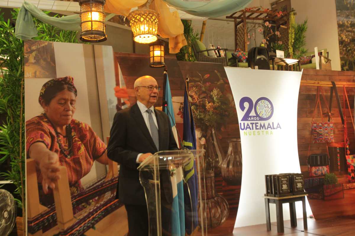Cemaco celebró 20 años de apoyar a los artesanos del interior del país