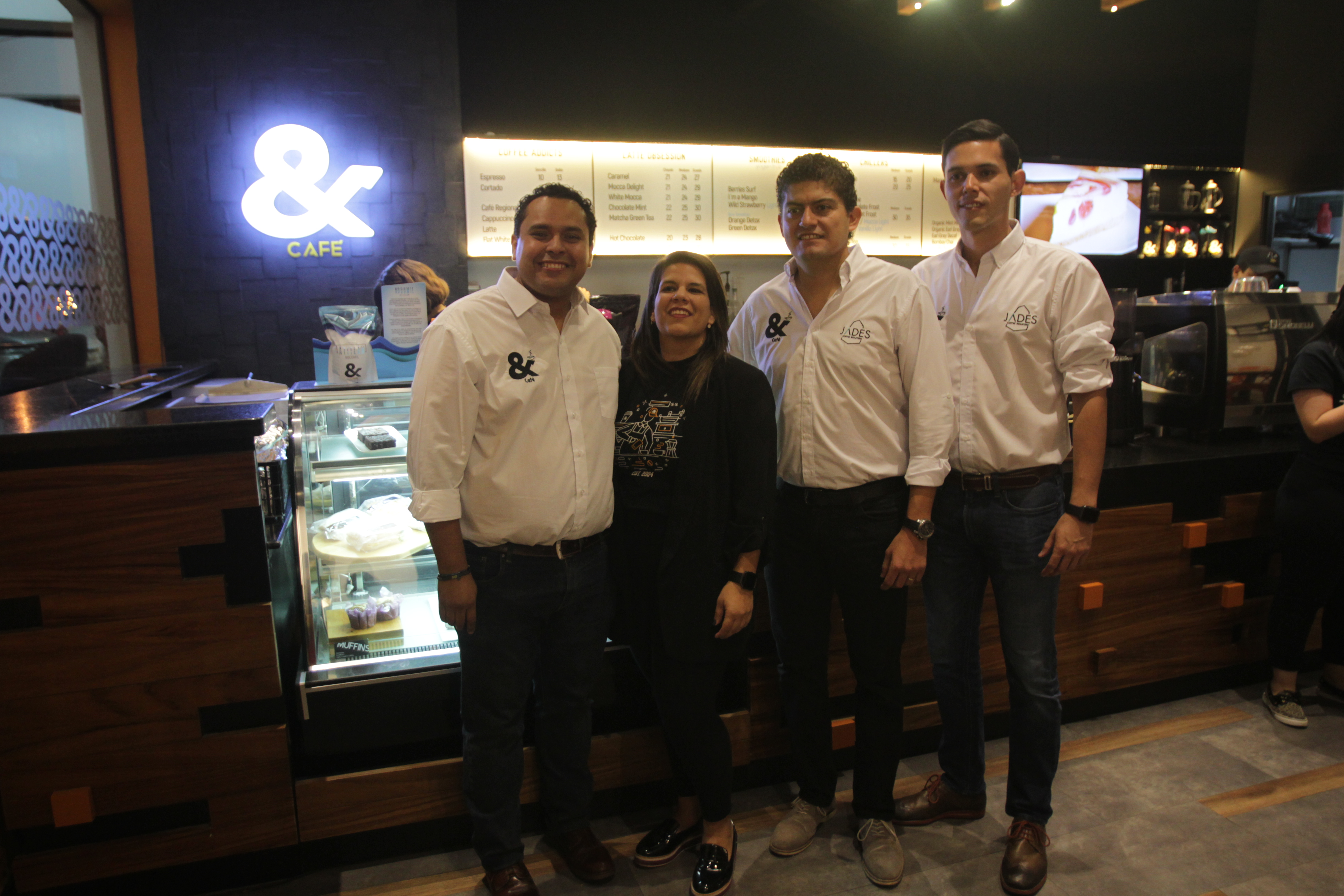 Directivos de &Café en la celebración de los 15 años de esta empresa guatemalteca. Foto Norvin Mendoza
