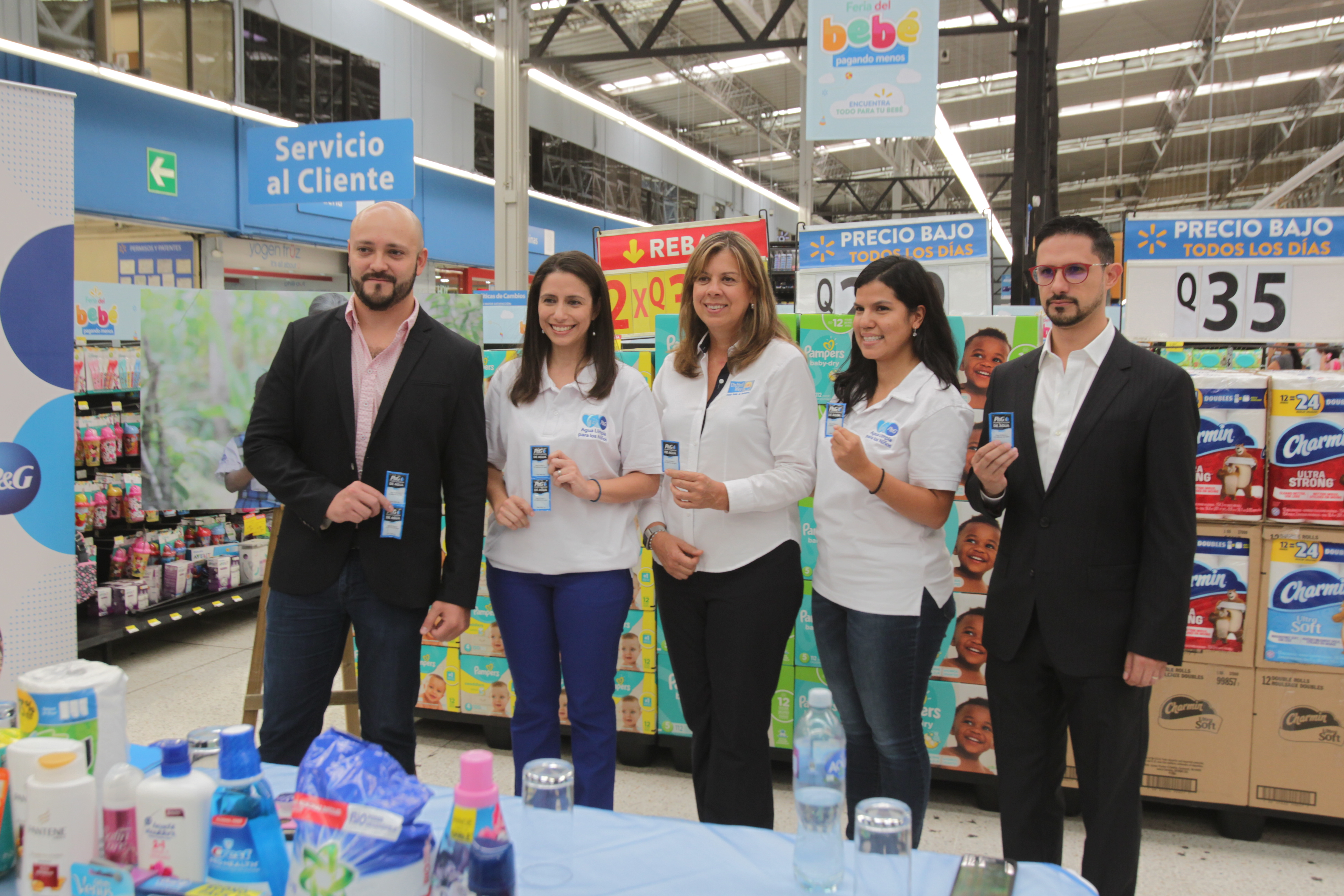 Walmart y P&G presentaron la nueva campaña que llevará agua limpia a las comunidades. (Foto Prensa Libre: Norvin Mendoza)