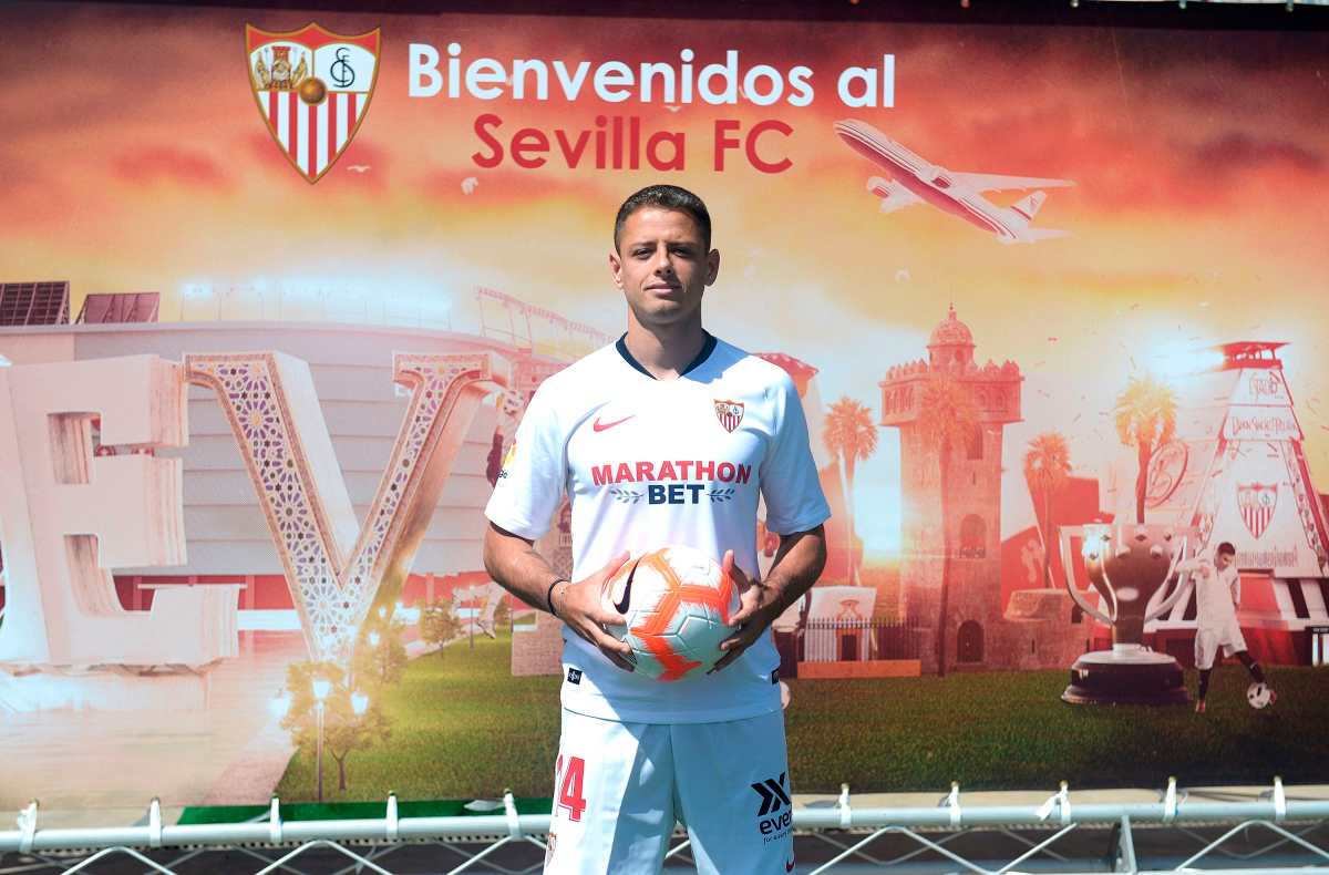 El Sevilla ficha al mexicano Javier Chicharito Hernández