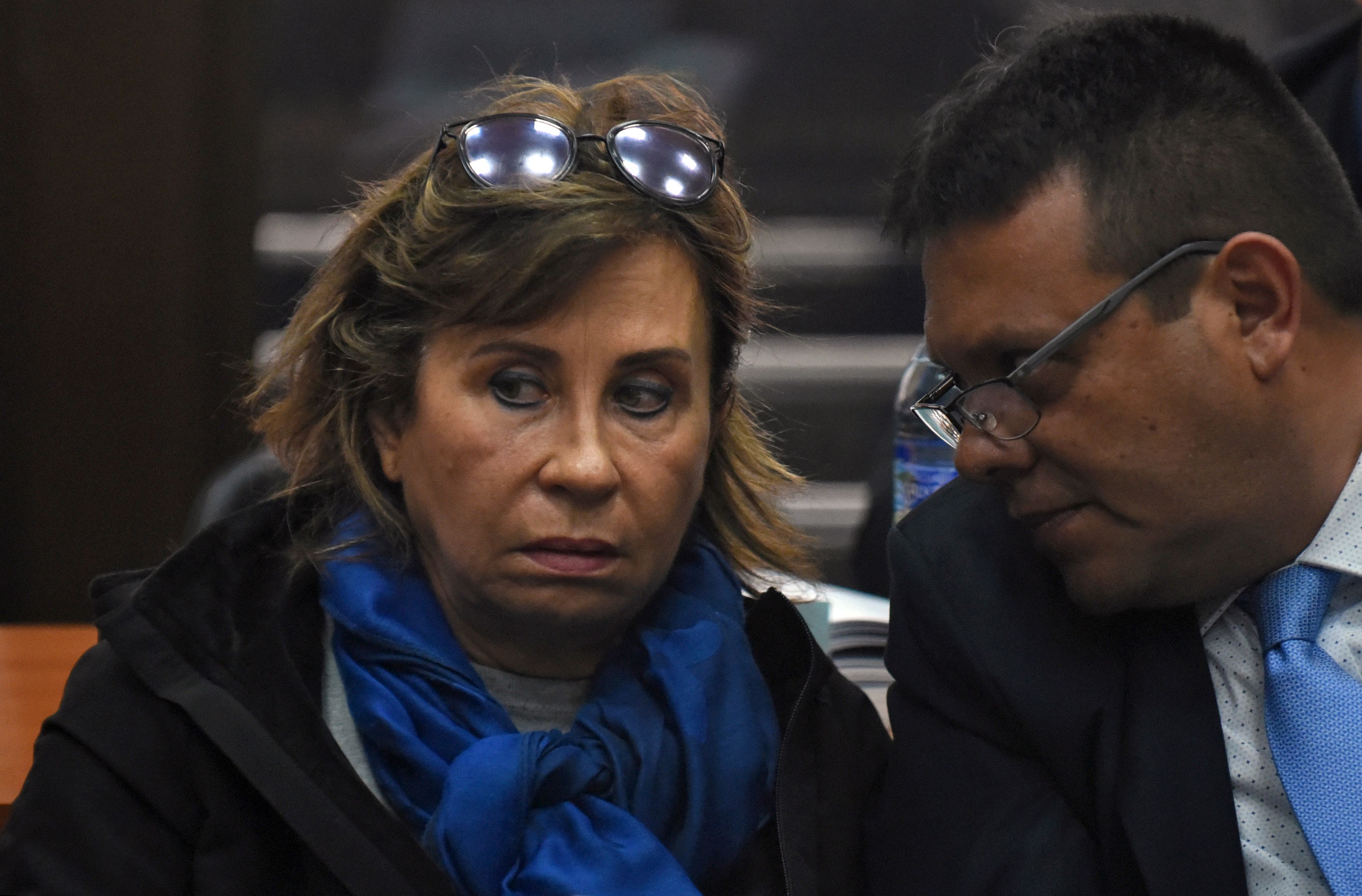 Sandra Torres junto a su abogado Vinicio Salvatierra. (Foto Prensa Libre: Hemeroteca PL)