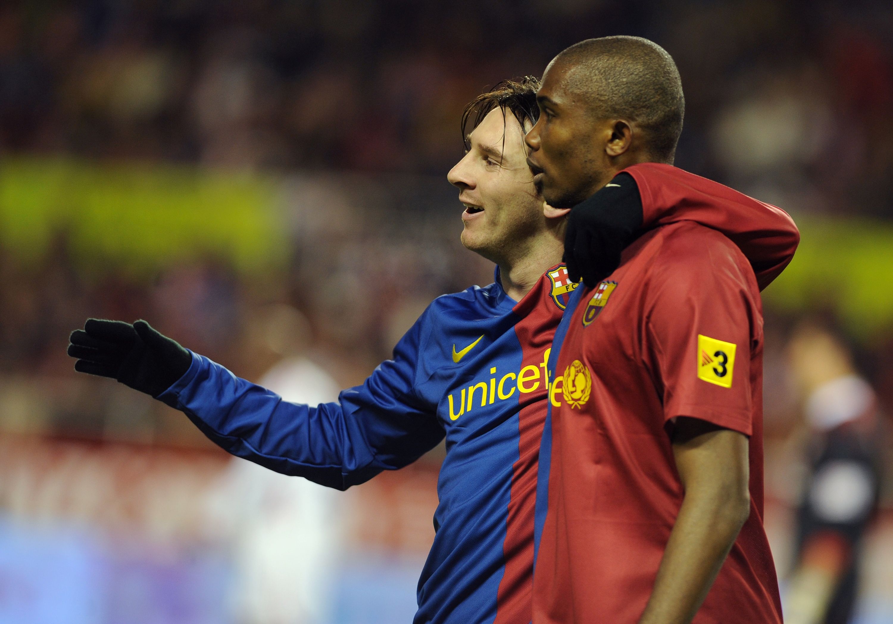 El camerunés Samuel Eto'o junto a Lionel Messi cuando jugaron juntos en el Barcelona. (Foto Prensa Libre: AFP)