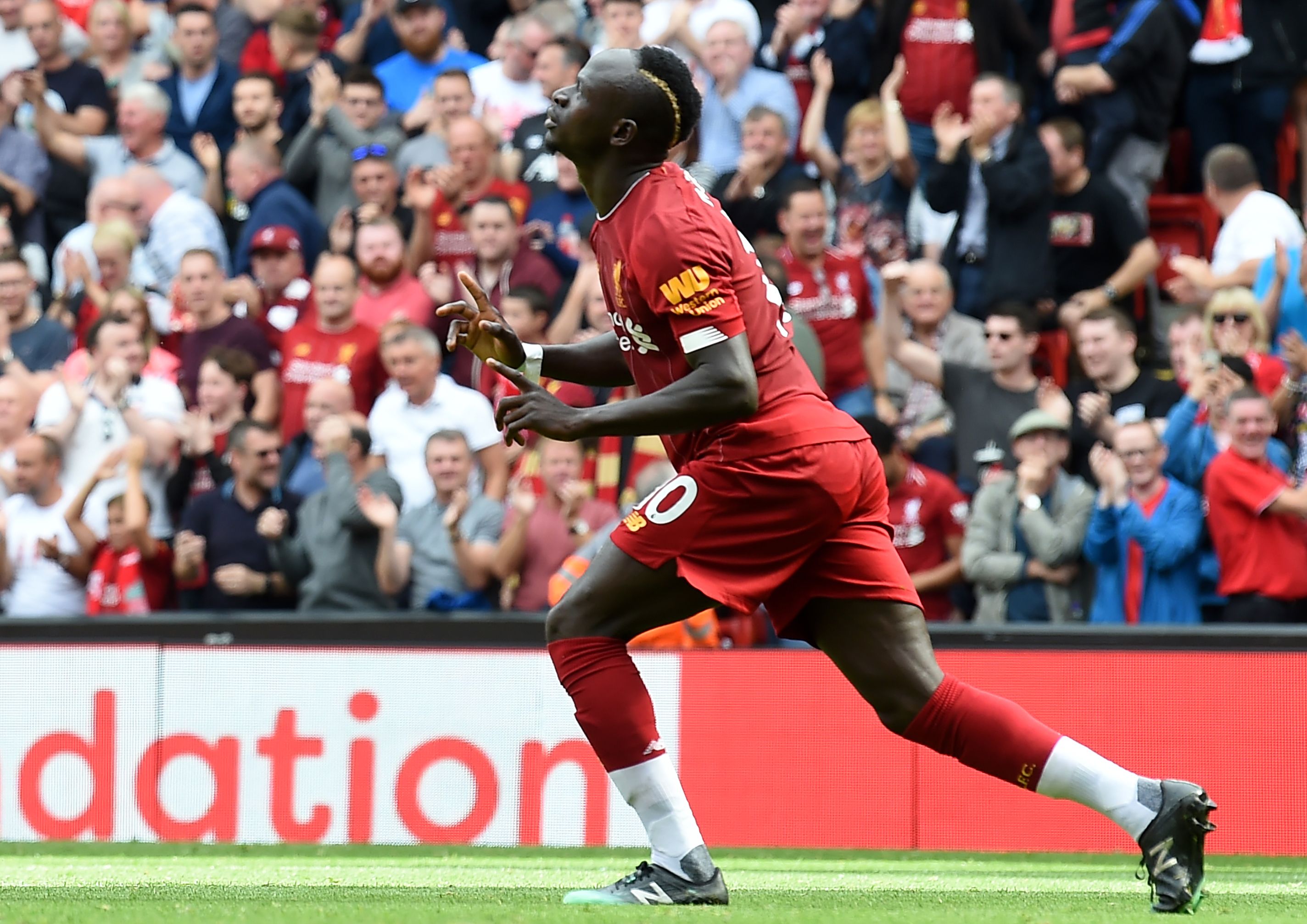 El senegalés Sadio Mané anotó los dos goles para el triunfo del Liverpool. (Foto Prensa Libre: AFP)