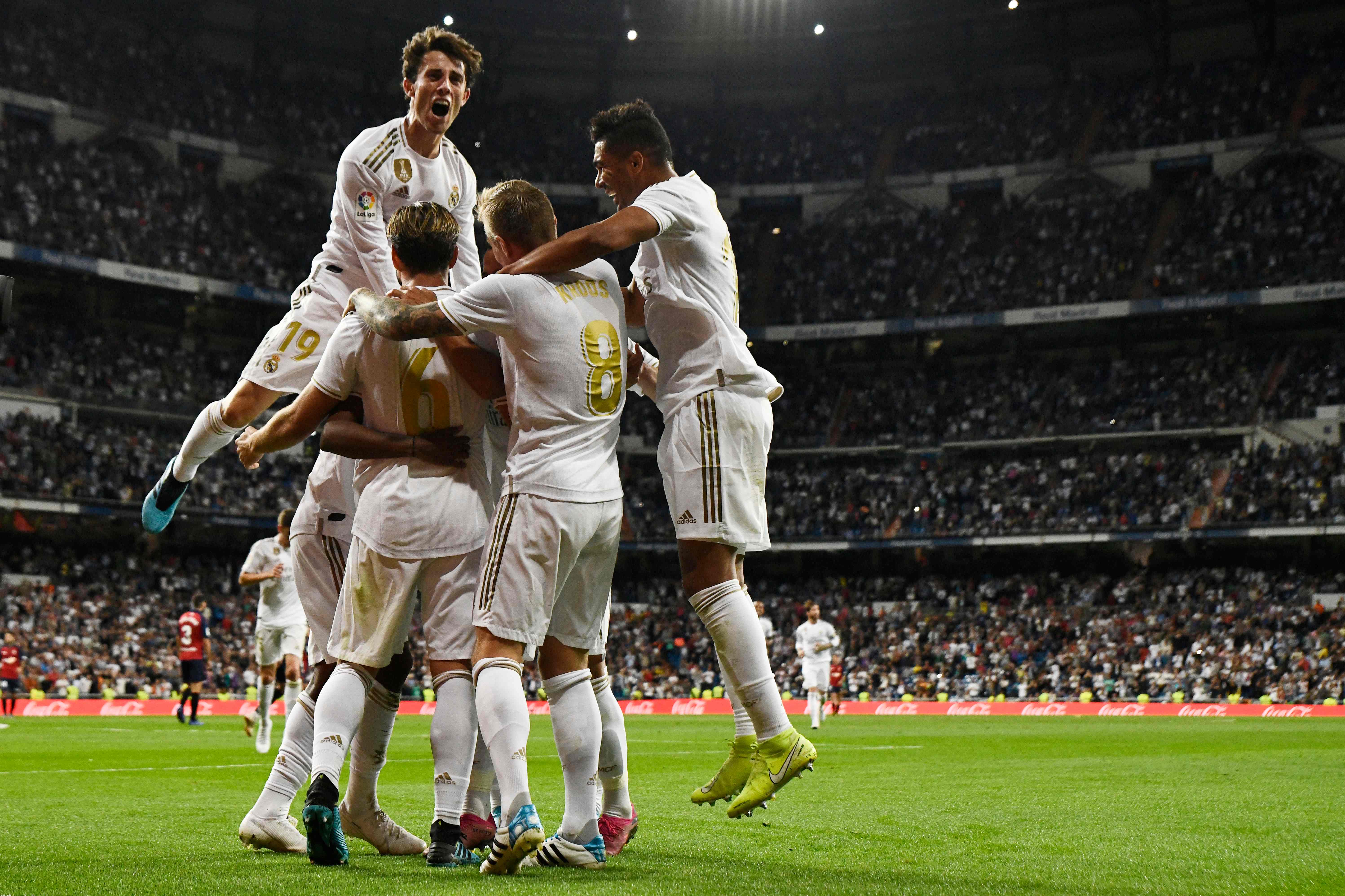 Los jugadores del Real Madrid festejan el gol de Rodrygo. (Foto Prensa Libre: AFP)