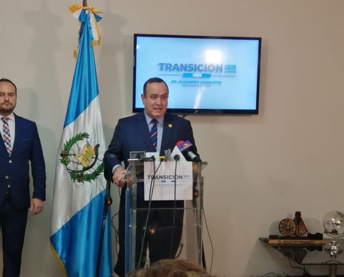 El presidente electo Alejandro Giammattei da detalles de su gira. (Foto Prensa Libre). 