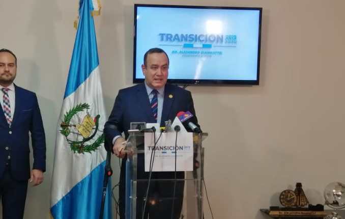 El presidente electo Alejandro Giammattei da detalles de su gira. (Foto Prensa Libre). 