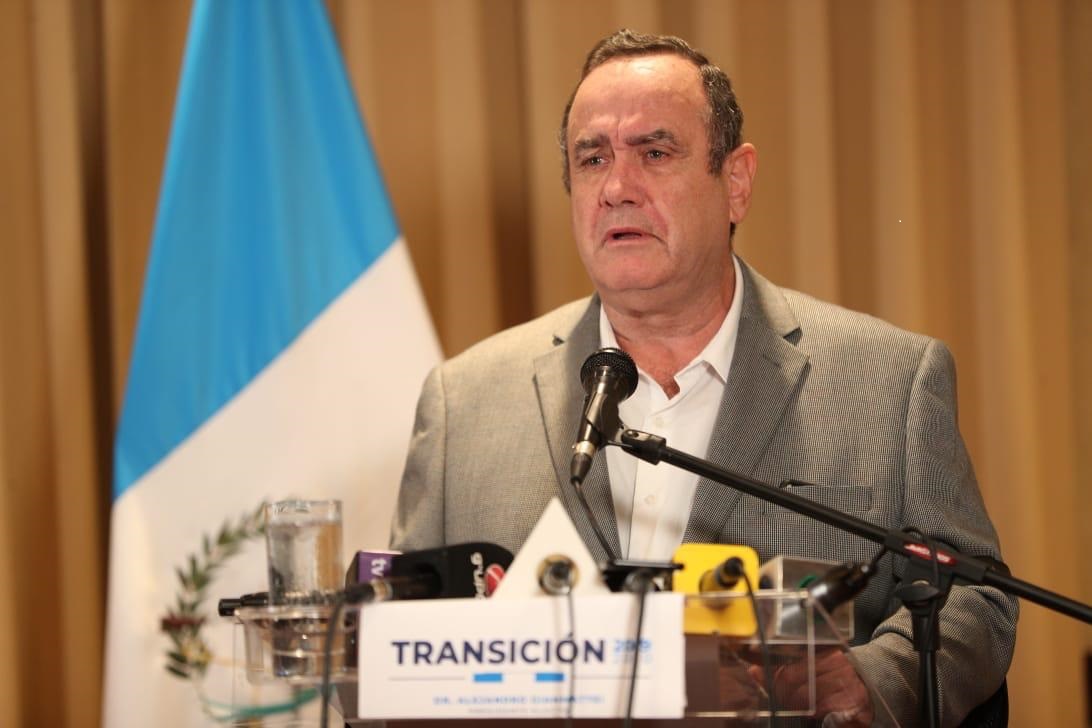 Alejandro Giammattei en conferencia de prensa el domingo 8 de septiembre. (Foto Prensa Libre: Vamos)
