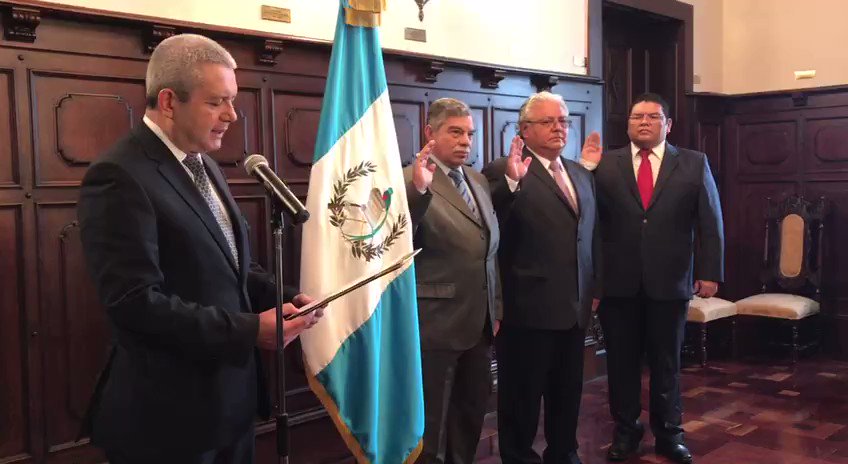 Los comisionados, que fueron retirados de CNEE septiembre del 2019, fueron juramentados en  mayo del 2017 para un plazo de 5 años, el cual no se cumplió. (Foto, Prensa Libre: Gobierno de Guatemala).