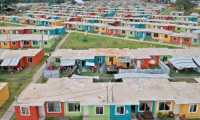 Quienes viven en la colonia La Dignidad, Escuintla, aseguran que las viviendas necesitan reparaciones.(Foto Prensa Libre: Enrique Paredes)