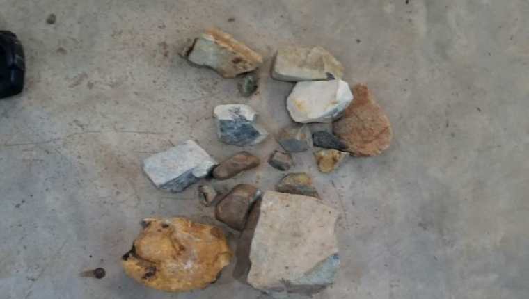 Algunas de las piedras de jade incautadas. (Foto Prensa Libre: Ministerio Público).