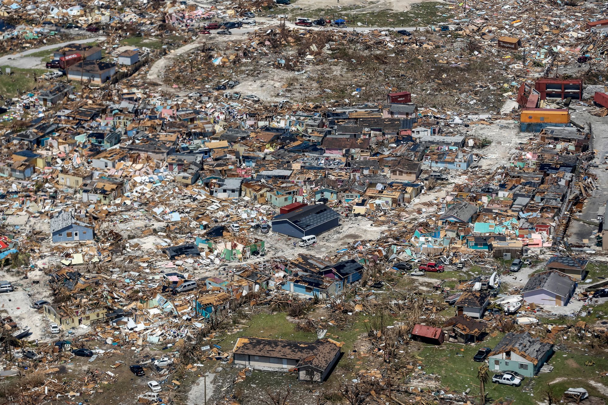Al menos 20 personas han fallecido como consecuencia del Huracán Dorian, que ha devastado parte del archipiélago caribeño,  según datos oficiales. Fotografía Prensa Libre: AFP.