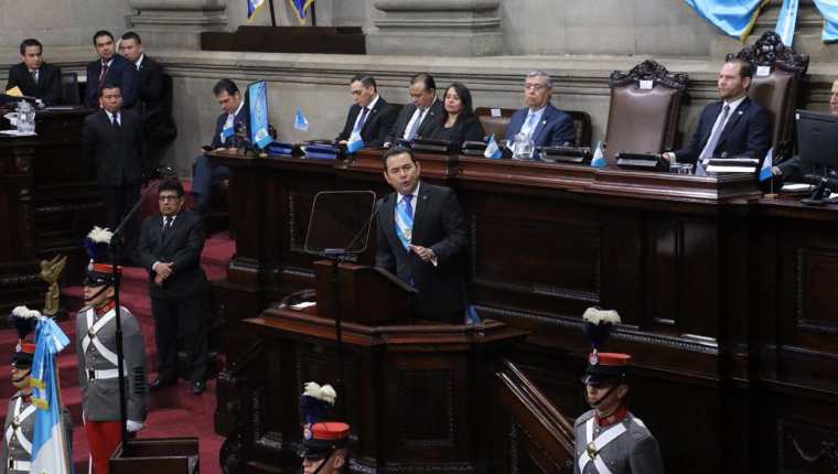 El presidente Jimmy Morales ofrece su discurso por el 198 aniversario de la Independencia. (Foto Prensa Libre: Juan Carlos Pérez)