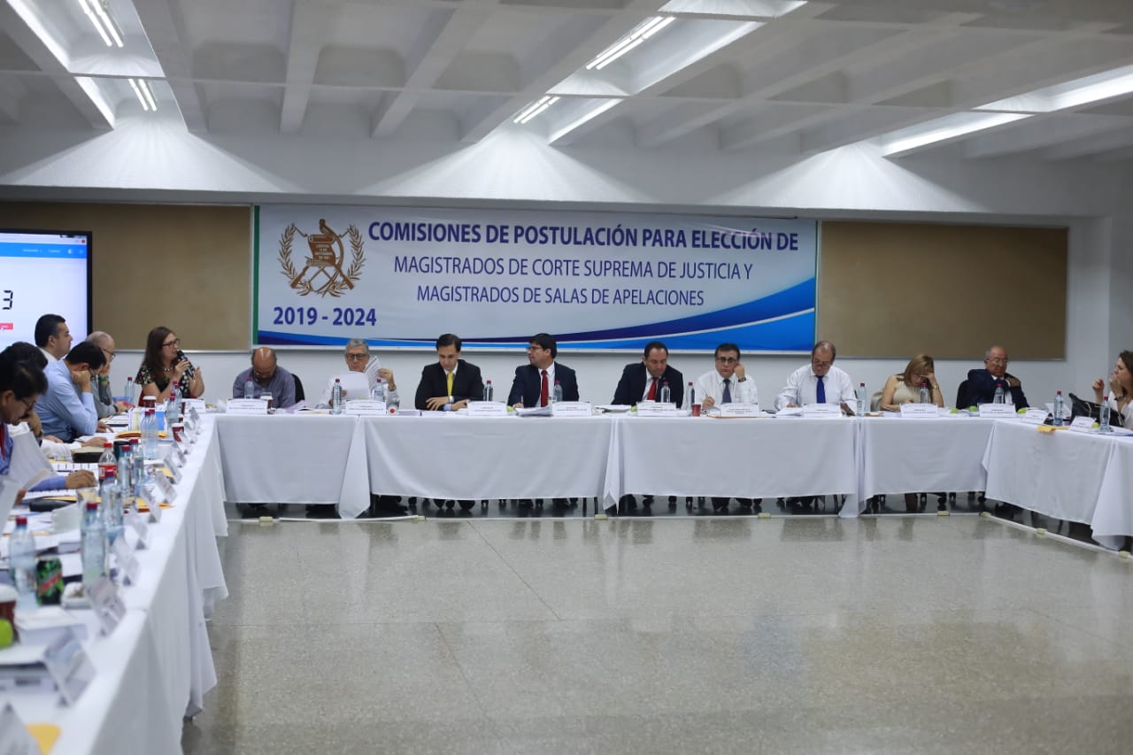 Sesión de la postuladora para salas de Apelaciones en la Universidad Mesoamérica. (Foto Prensa Libre: Manuel Hernández)
