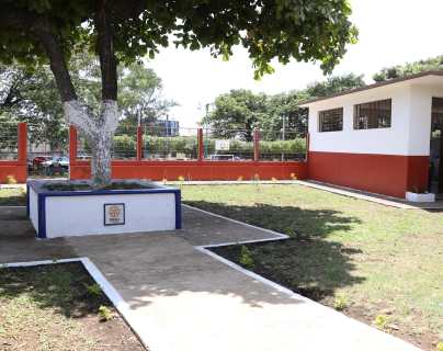 Escuela que fue utilizada como albergue durante tragedia del Volcán de Fuego ahora luce diferente