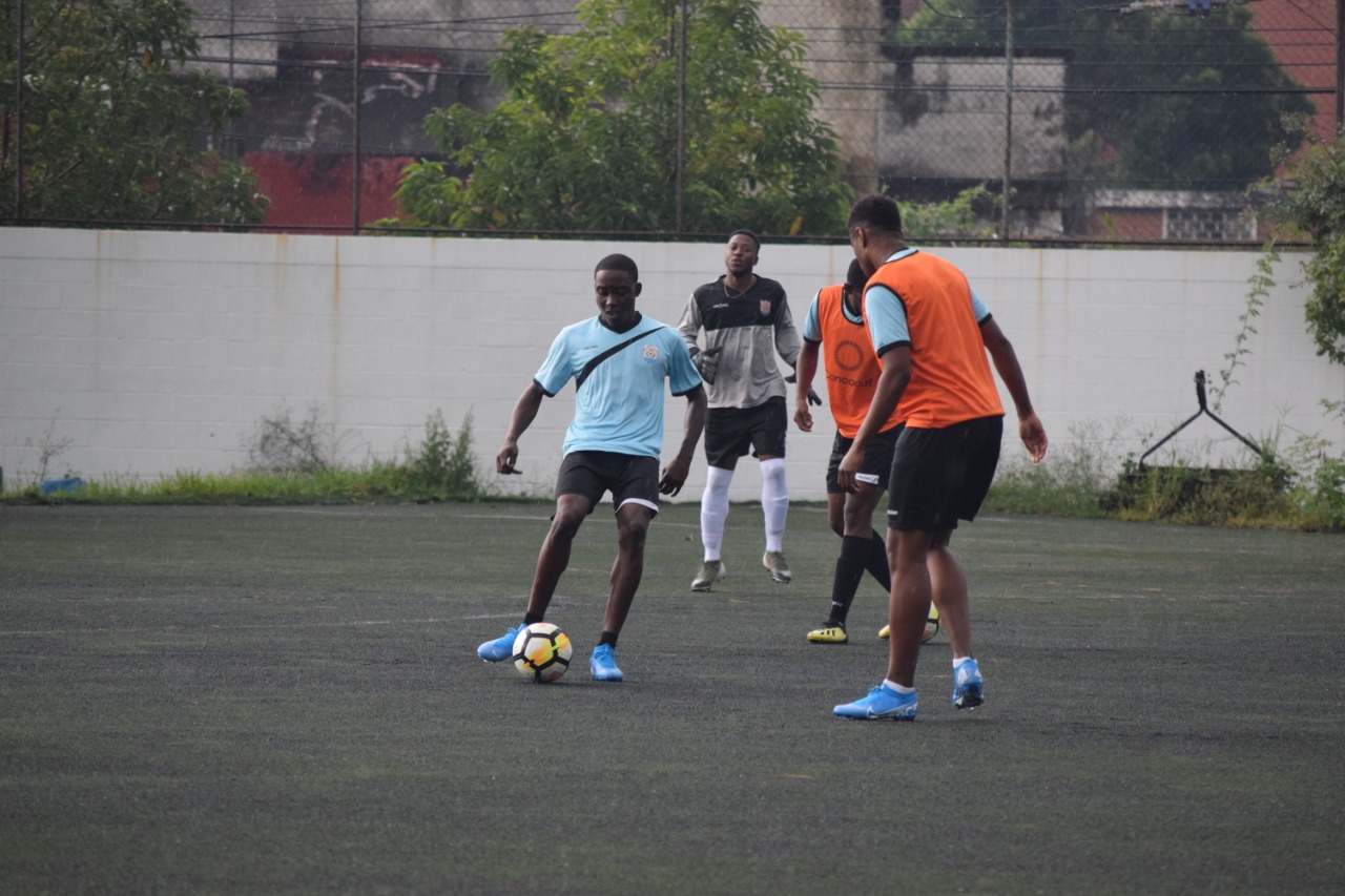 La Seleción de Anguila la entrenó este lunes en las instalaciones del Proyecto Goal. (Foto Cristian Menéndez).