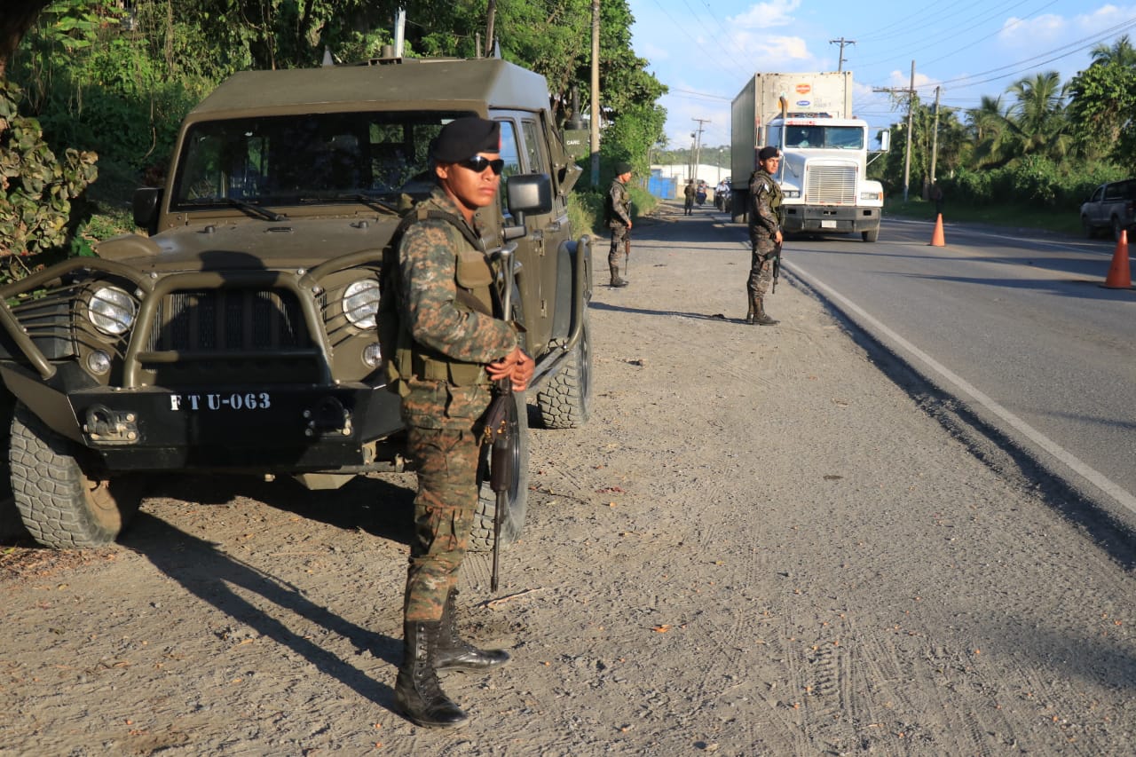 El Ejército dirige varios operativos en los lugares con estado de Sitio. (Foto Prensa Libre: Dony Stewart)