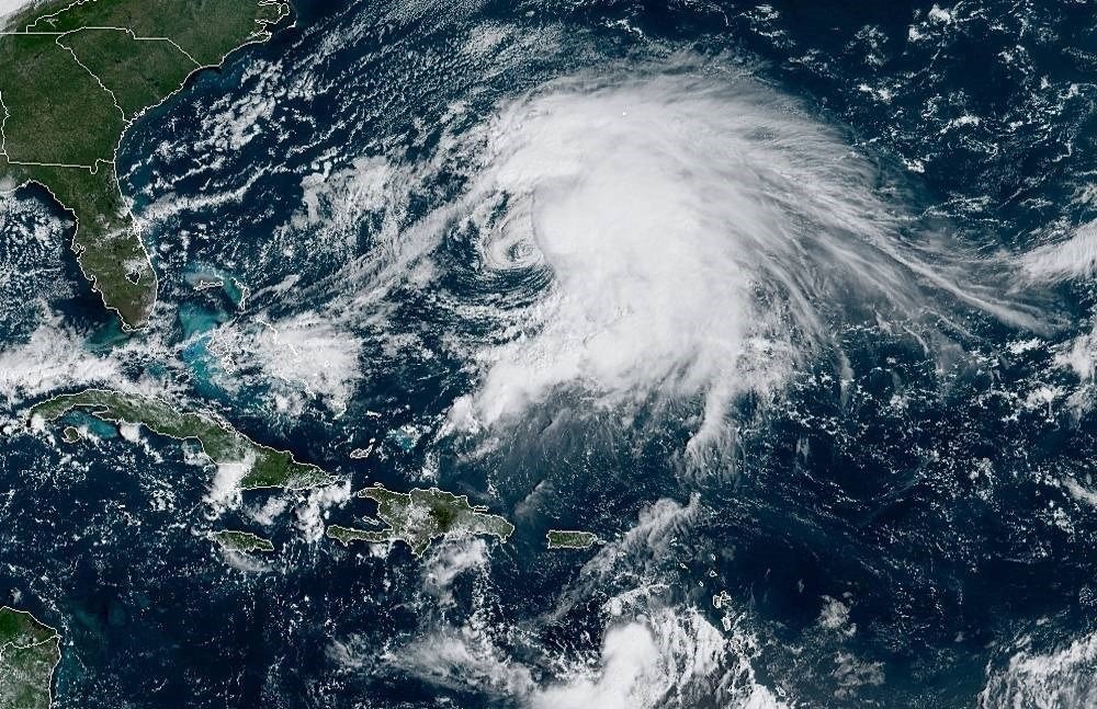 Aparte de Karen, otras dos tormentas acechan en el Caribe. (Foto Prensa Libre: EFE)