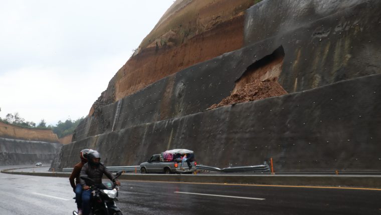 Libramiento de Chimaltenango ha resultado con daños luego de pocos meses de haber sido inaugurado. (Foto HemerotecaPL)