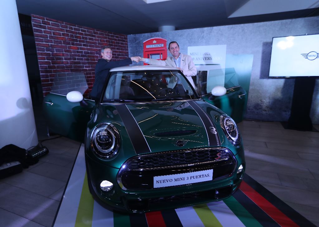 Grupo Los Tres presentó la edición especial por los 60 años del Mini Cooper. (Foto Prensa Libre: Óscar Rivas)