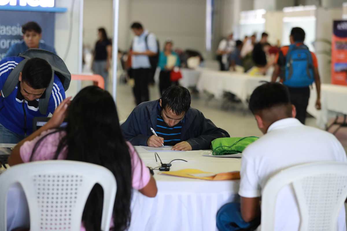 Al menos dos de cada 10 guatemaltecos ganan por debajo de sus capacidades, según el INE