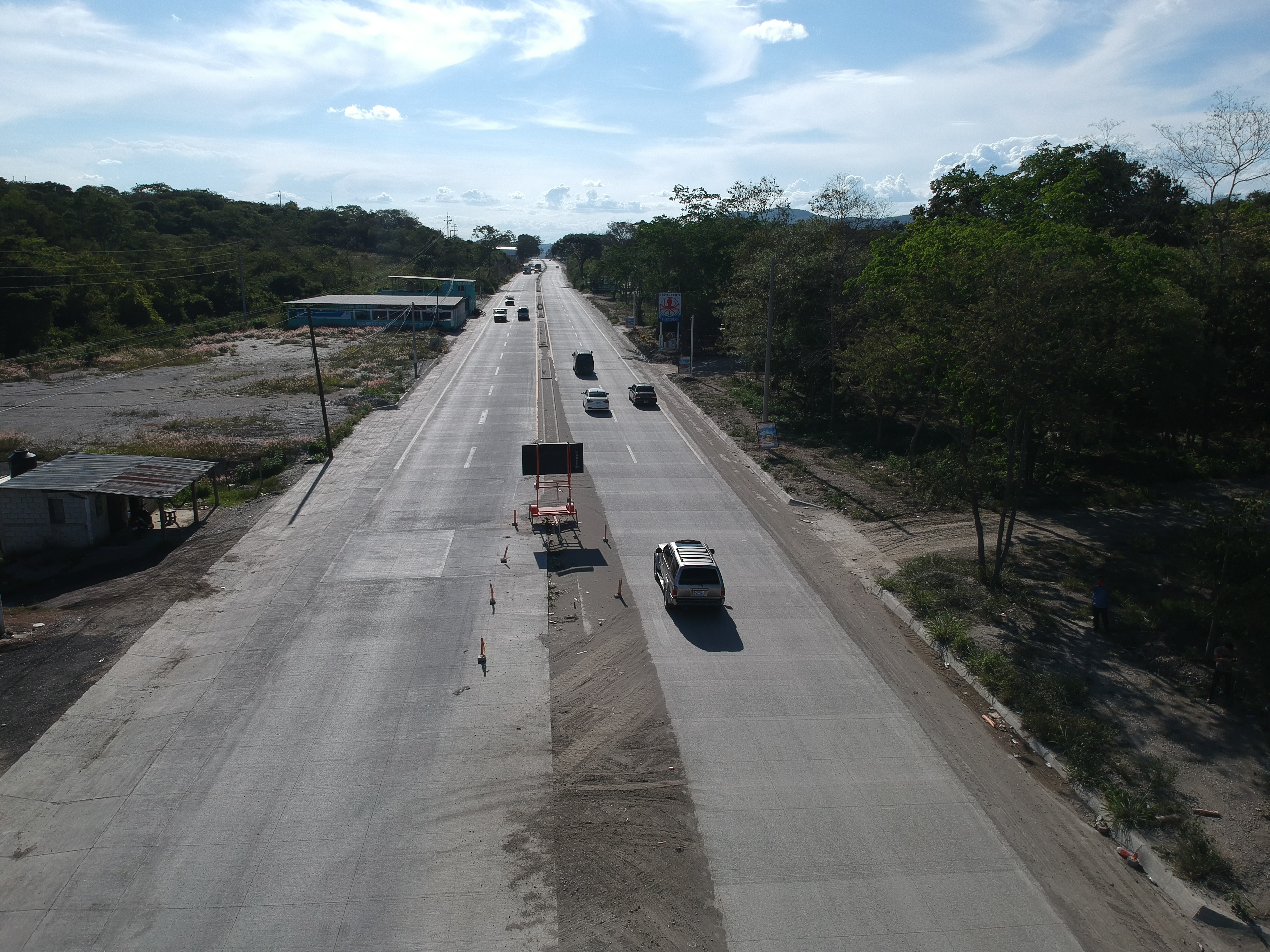 La Dirección General de Caminos y Covial han solicitado readecuaciones presupuestarias al Ministerio de Finanzas para construcción y mantenimiento de la red vial. (Foto Prensa Libre: Hemeroteca) 