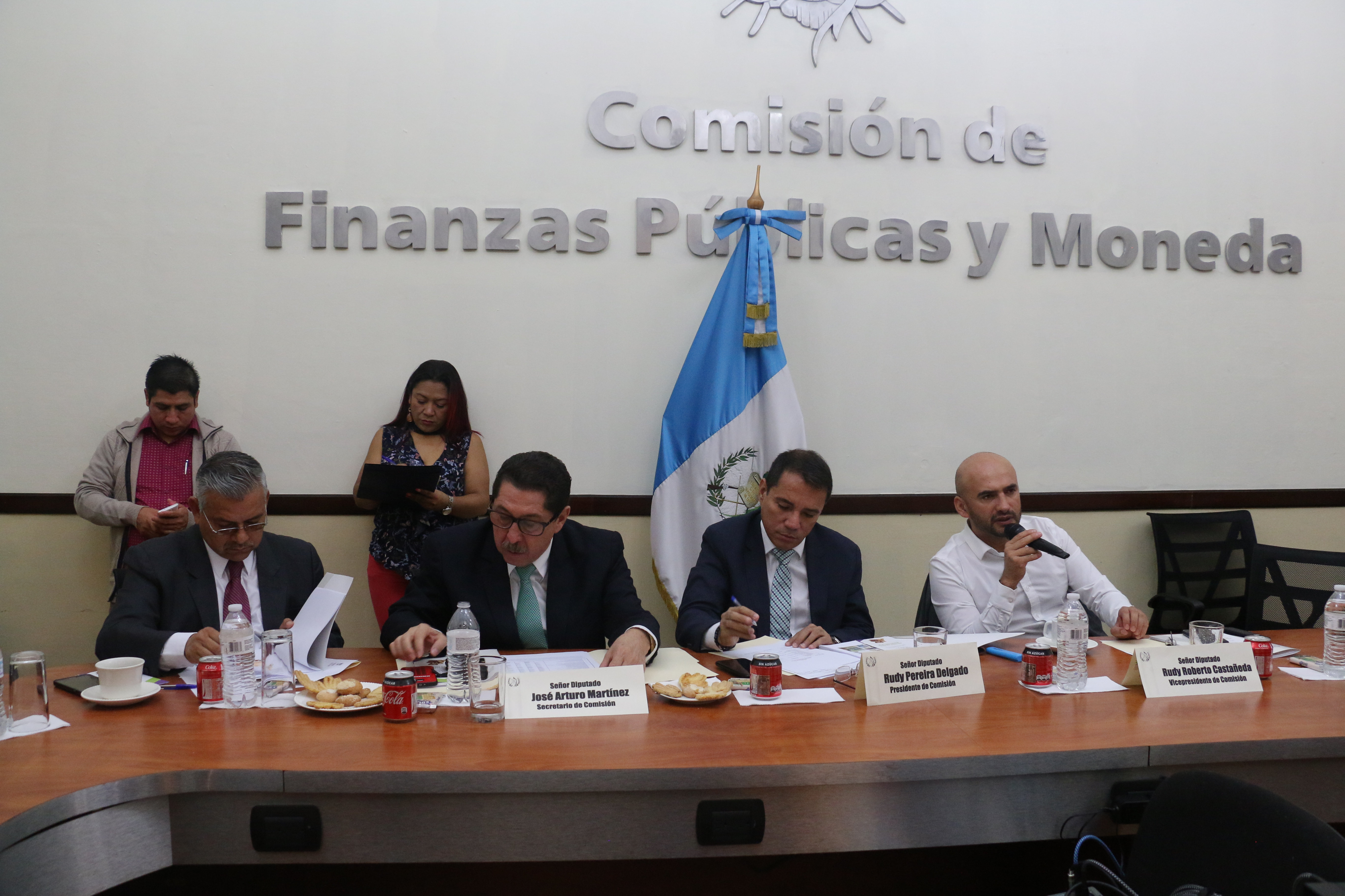 La Comisión de Finanzas aún discutió las últimas enmiendas al presupuesto previo a su aprobación. (Foto Prensa Libre: Hemeroteca PL )