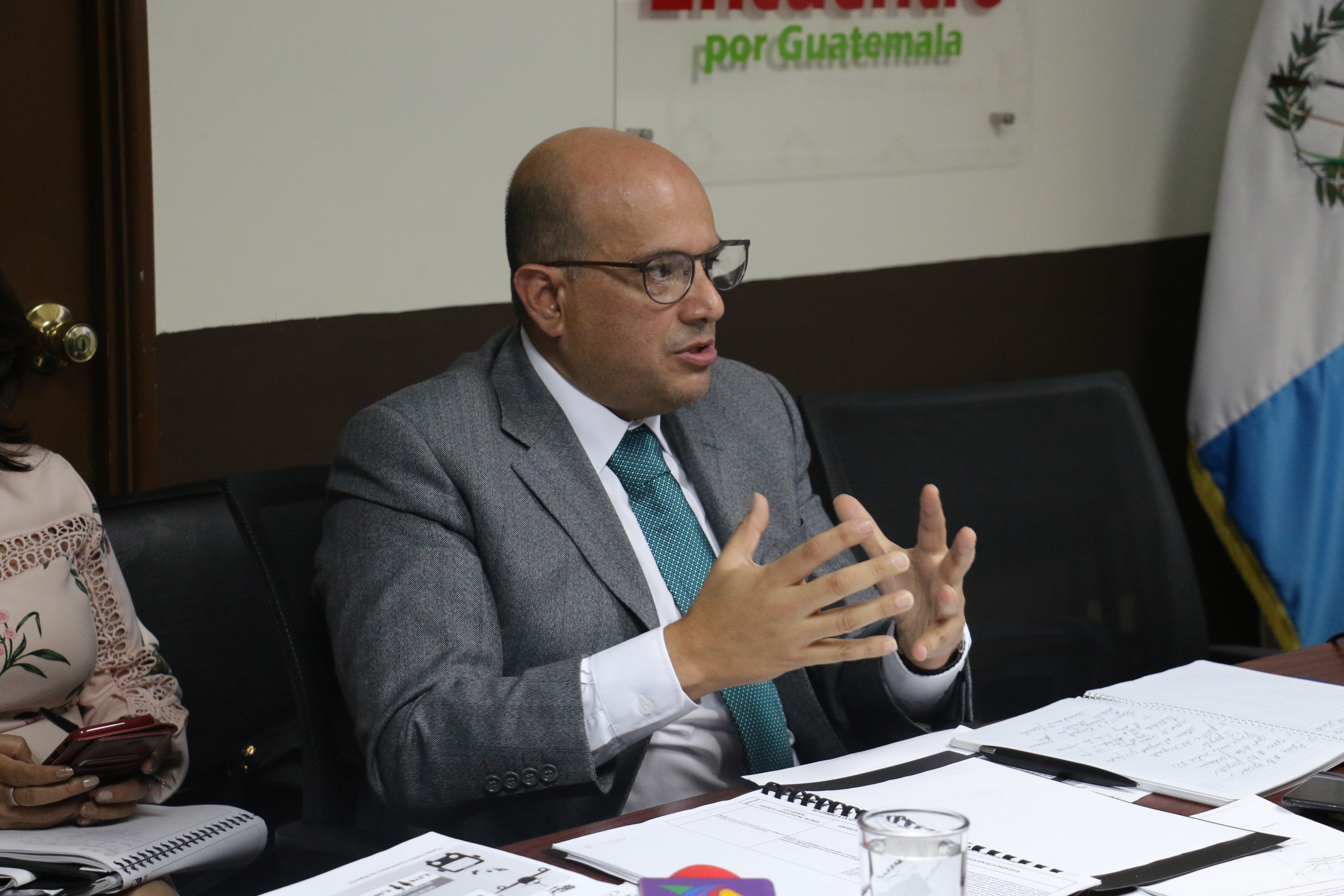 Carlos Narez, actual secretario ejecutivo de Conamigua, durante una citación en el Congreso. (Foto Prensa Libre: Hemeroteca PL)