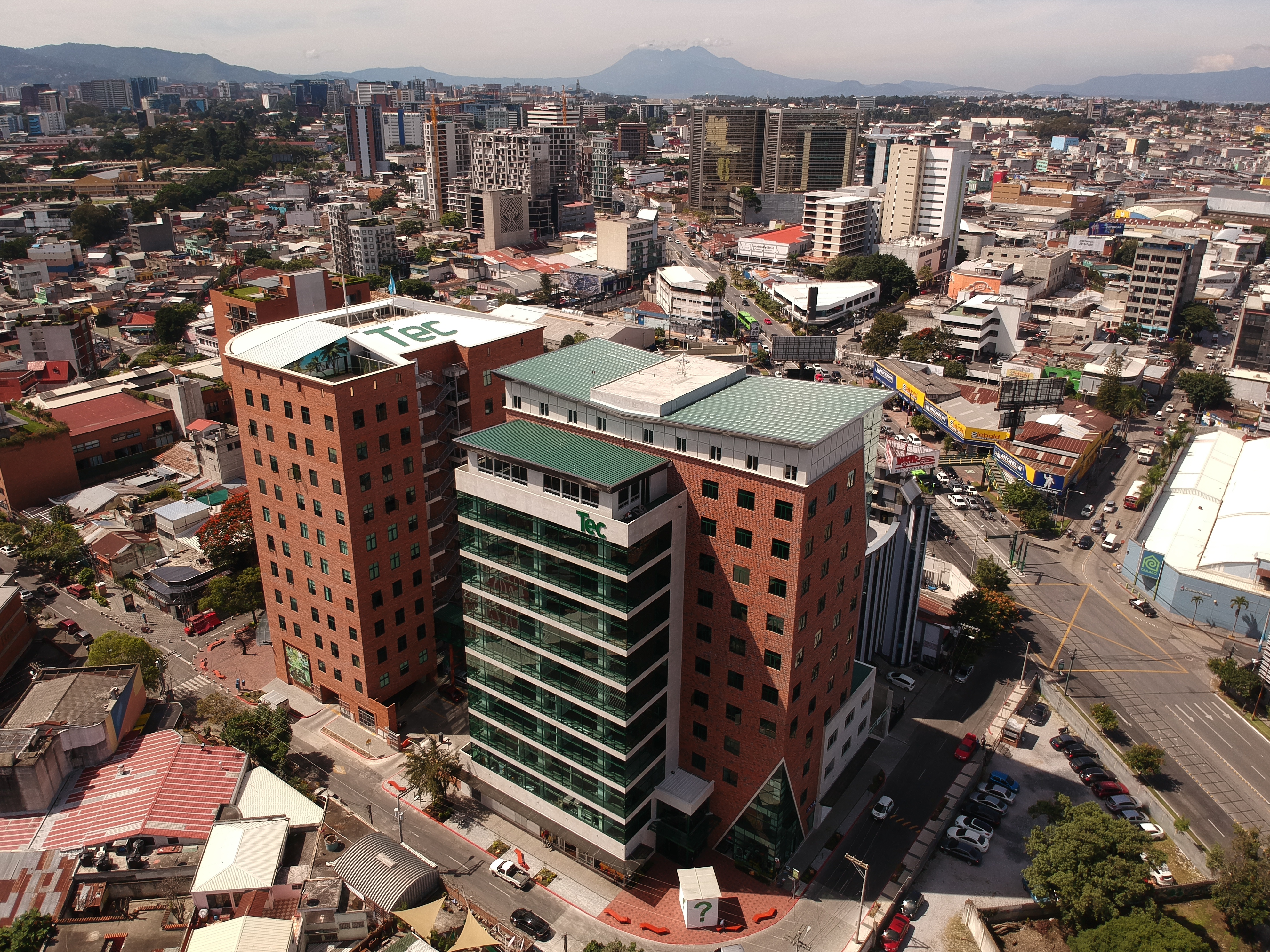 El Tec 3 forma parte del Campus Tec en la zona 4. (Foto, Prensa Libre: Carlos Hernández).
