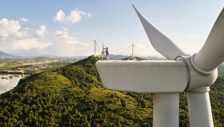 Ubicado en el condado de Dao en Hunan, China, el parque eólico Concord Jing Tang produce 48 megavatios de energía limpia. (Foto Prensa Libre: Tomada de Apple.com). 