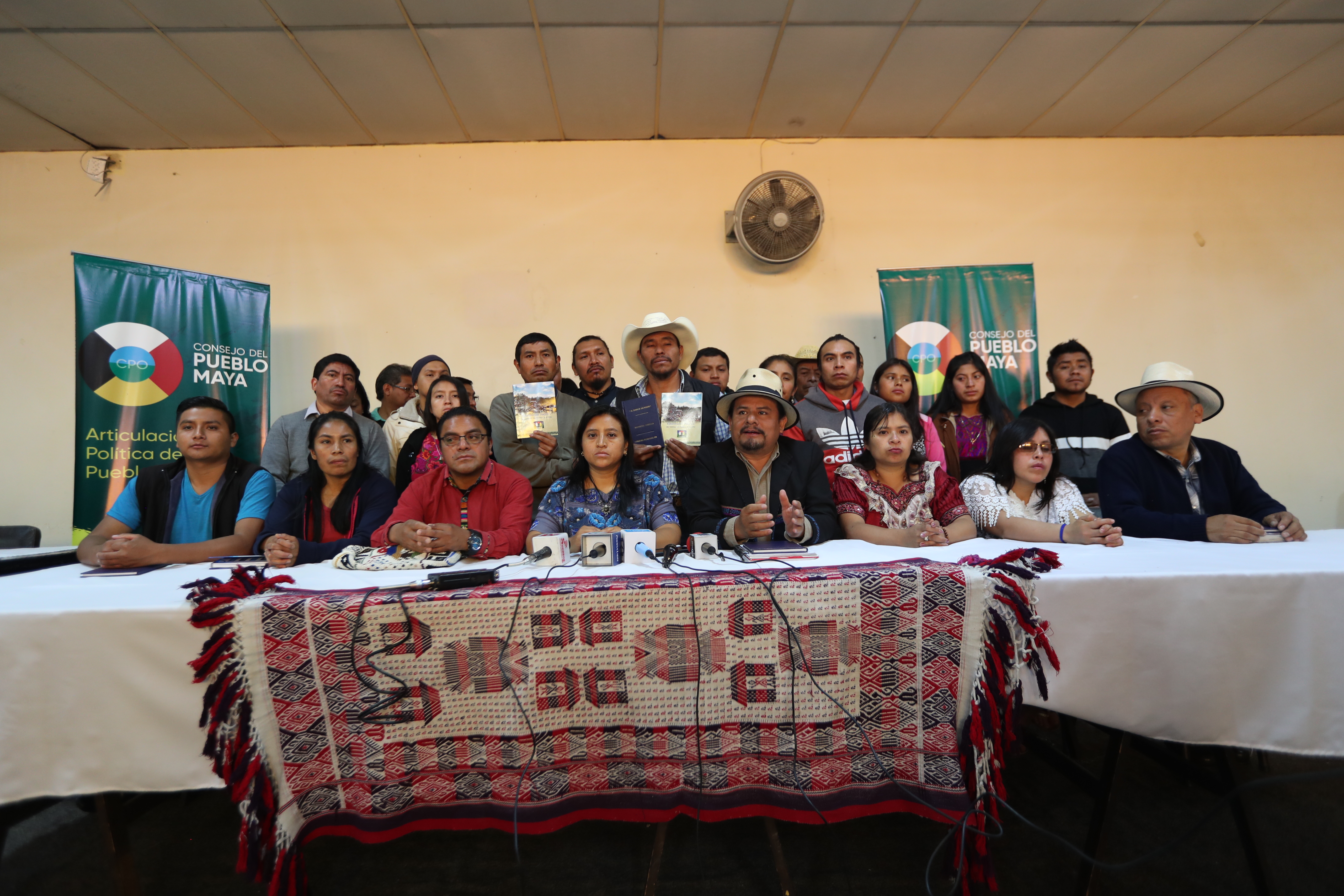 Integrantes del CPO se pronunciaron en Quetzaltenango para manifestar su rechazo al Censo. (Foto Prensa Libre: María Longo) 