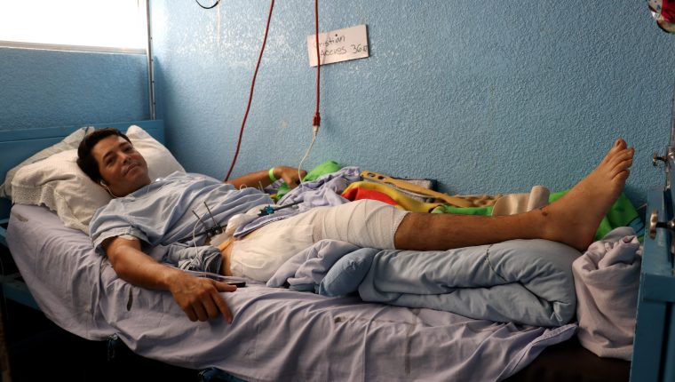 Cristian Aceves, se recupera en la sala de cirugÃ­a del Hospital Regional luego de ser operado por mÃ©dicos estadounidenses. (Foto: Mike Castillo)