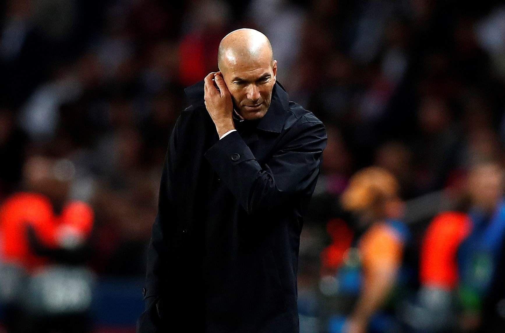 Zinedine Zidane, durante el juego del Real Madrid frente al París Saint-Germain en París. (Foto Prensa Libre: AFP)