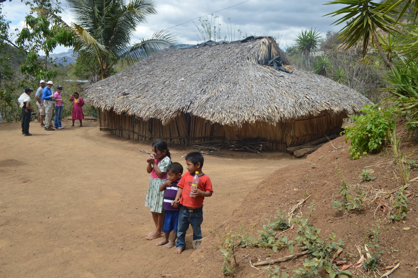 Familias de agricultores sobrevivieron por su cuenta y con ayuda de organizaciones internacionales al periodo de hambre estacional. (Foto Prensa Libre: Hemeroteca PL)