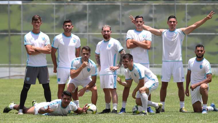 Jugadores de la Selección Nacional lucen felices en el Proyecto Goal, previo a enfrentar a Anguila. (Prensa Libre: Francisco Sánchez).