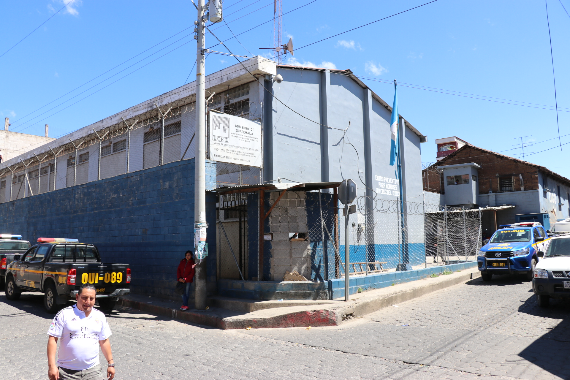 El preventivo colinda con casas particulares y solo es separado por paredes de bloc.  (Foto Prensa Libre: Héctor Cordero).