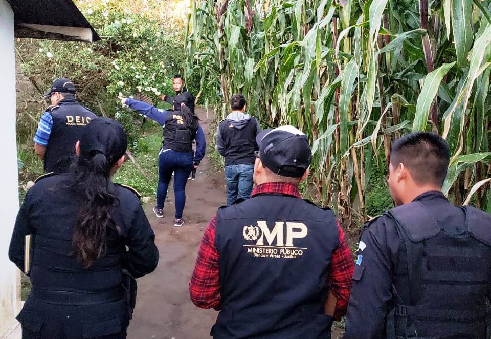 Fiscales y policías buscan en Quiché y Quetzaltenango a una red de pornografía infantil. (Foto Prensa Libre: Cortesía) 