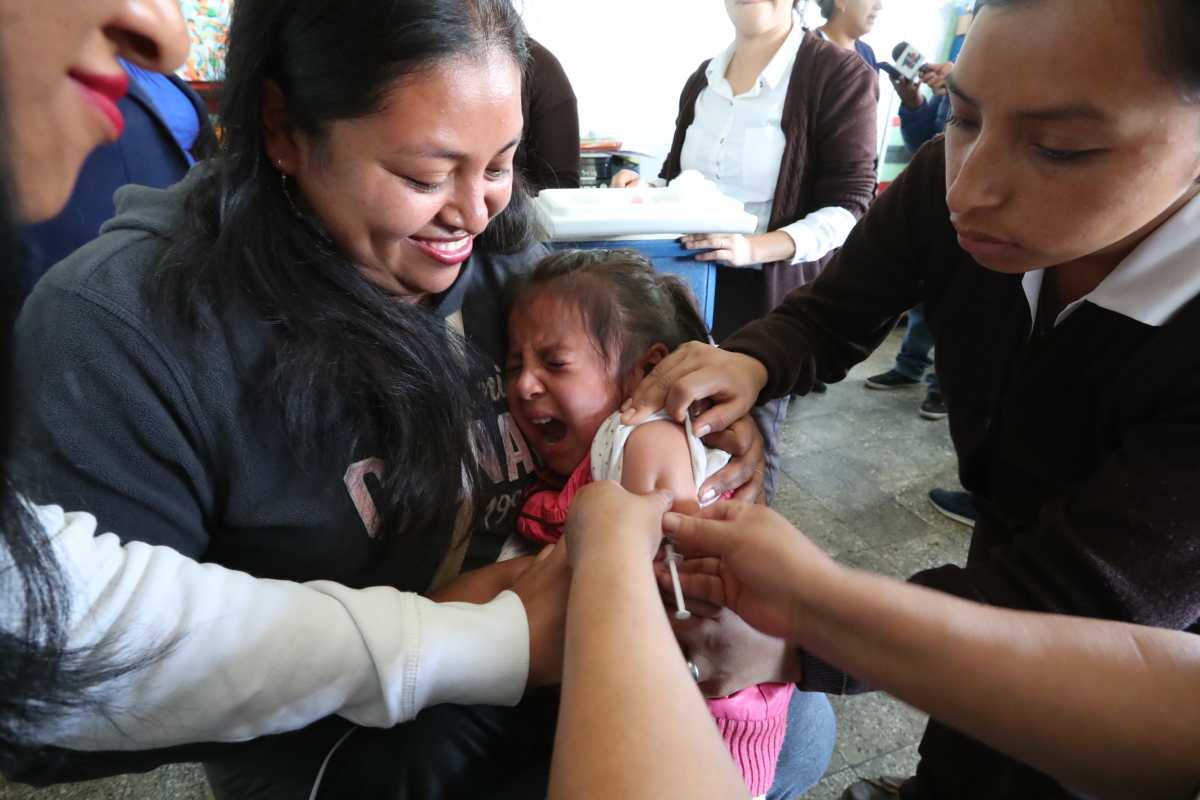 Salud vacunará en Xela a 26 mil niños menores de 7 años contra sarampión y polio