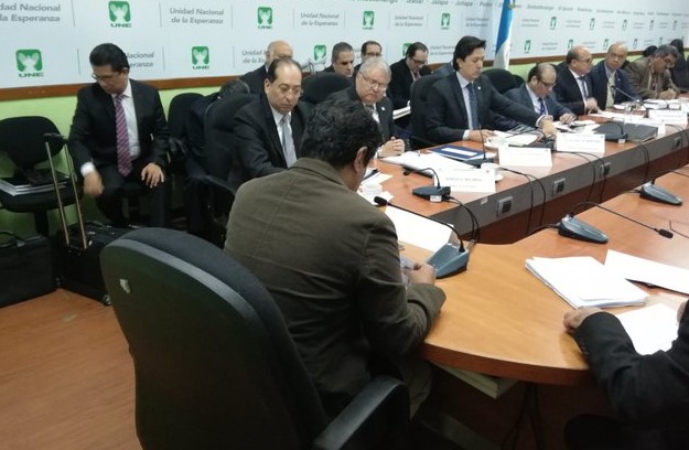 La brecha fiscal se proyecta en Q2 mil 668.3 millones, y la proyección en la recaudación ascenderá a unos Q60 mil 800 millones menor a los Q63 mil 468.9 millones que es la programación, informó Víctor Manuel Martínez, ministro de Finanzas en una citación al Congreso. (Foto Prensa Libre: Urías Gamarro)