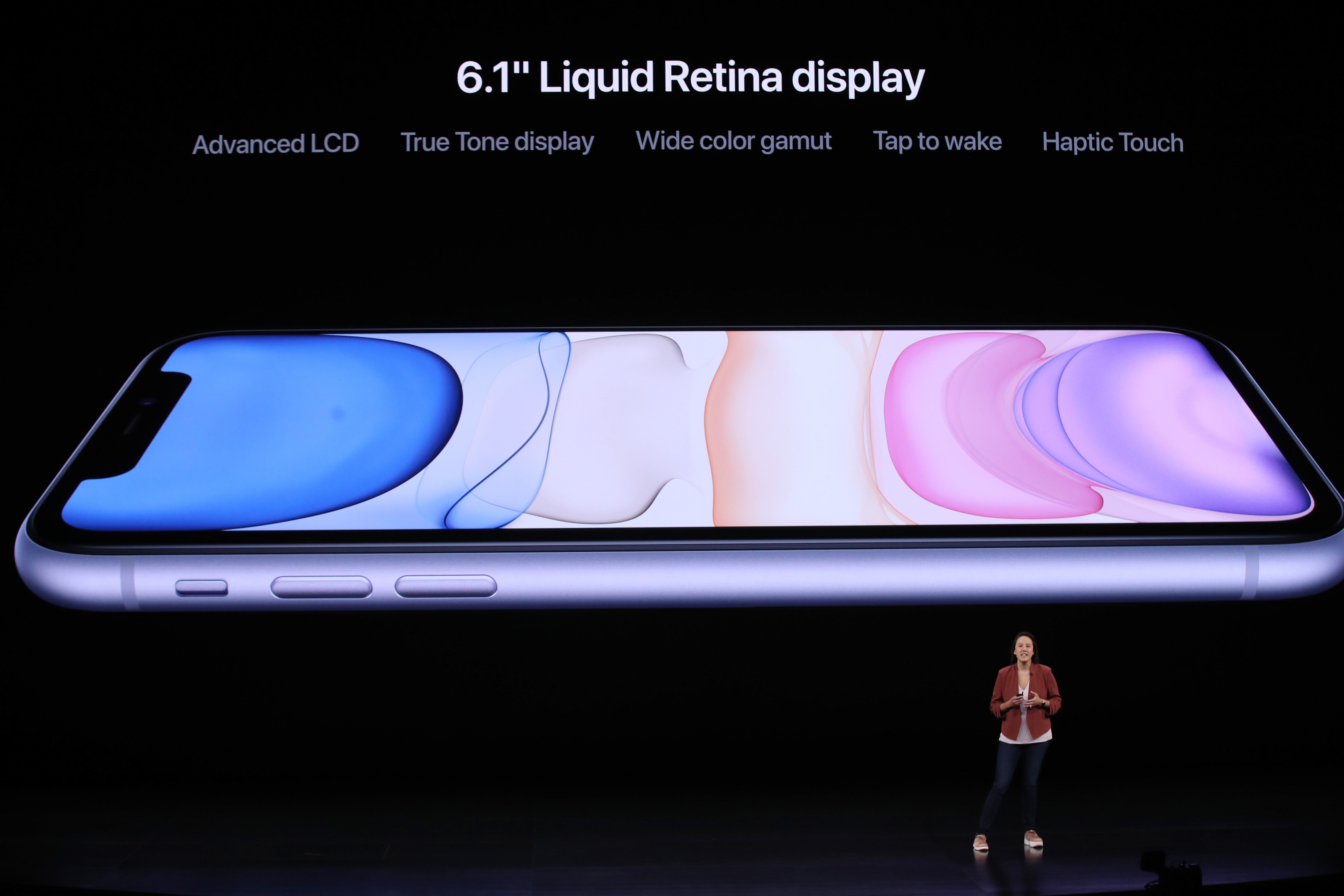 Kaiann Drance de Apple habla sobre el nuevo iPhone 11. (Foto Prensa Libre: AFP)