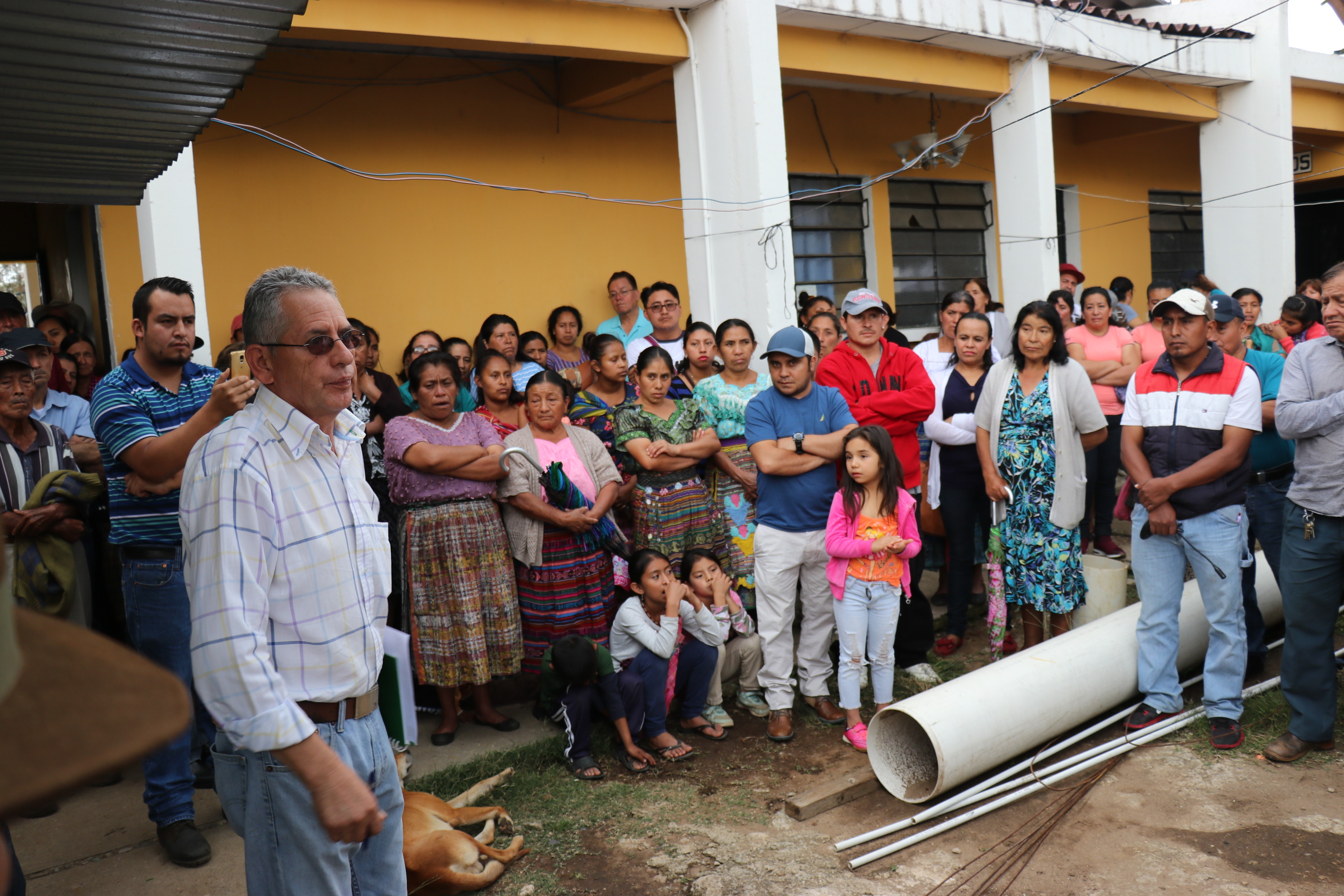 Vecinos de Chinique, Quiché, exigen que se concluyan proyectos abandonados por la comuna. (Foto Prensa Libre: Héctor Cordero).