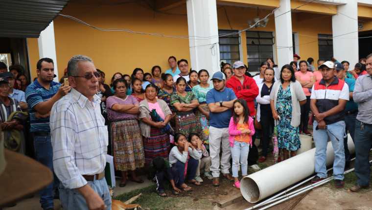 Vecinos de Chinique, Quiché, exigen que se concluyan proyectos abandonados por la comuna. (Foto Prensa Libre: Héctor Cordero).